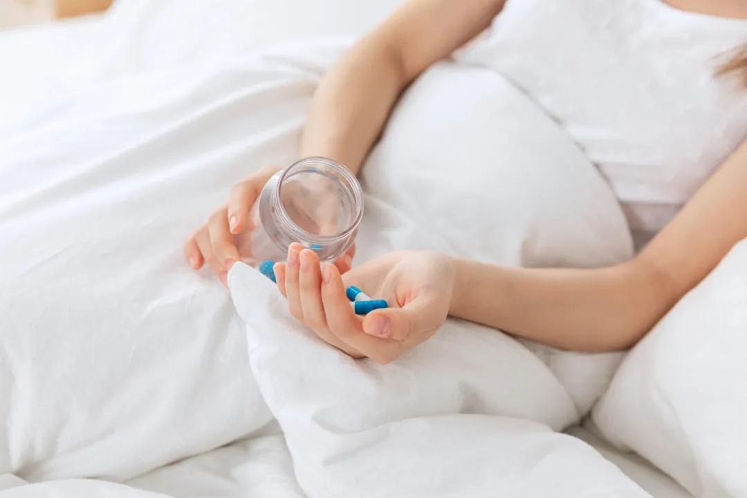 痛经吃布洛芬片还是布洛芬胶囊,痛经能吃布洛芬有副作用吗