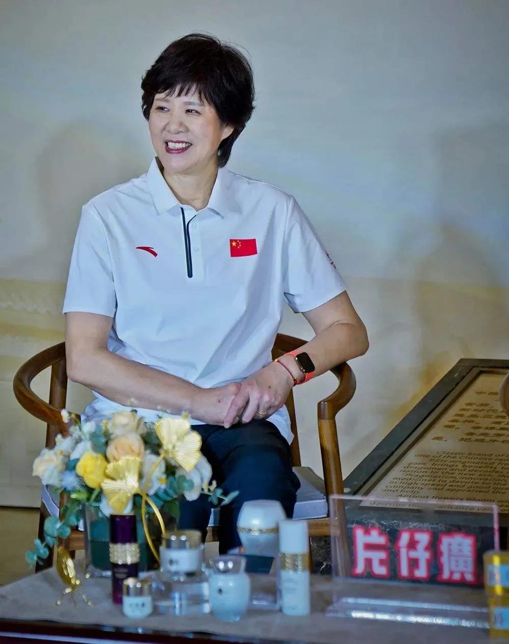 郎平执教生涯辉煌,郎平现在每年广告收入多少