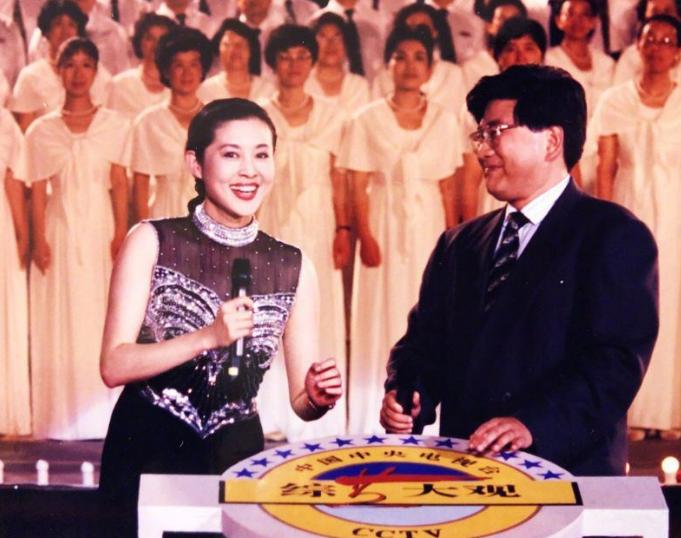 综艺大观谁主持过,综艺大观第一期主持人