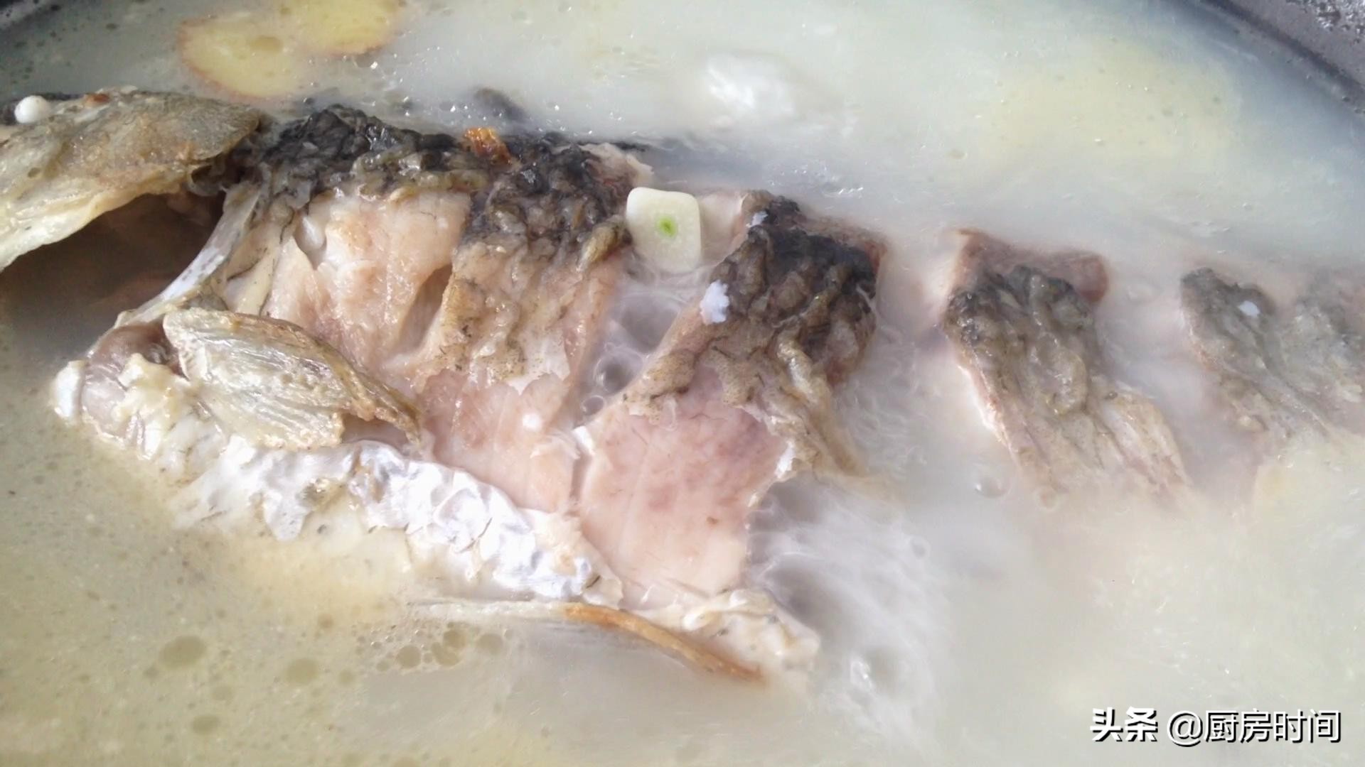 为什么你熬的鱼汤不白,为什么你做的鱼汤不浓教你一招