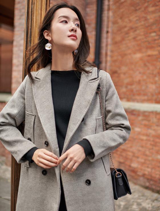 冬季最火穿搭秘籍:毛呢大衣搭针织连衣裙,让你秒变韩剧女主角