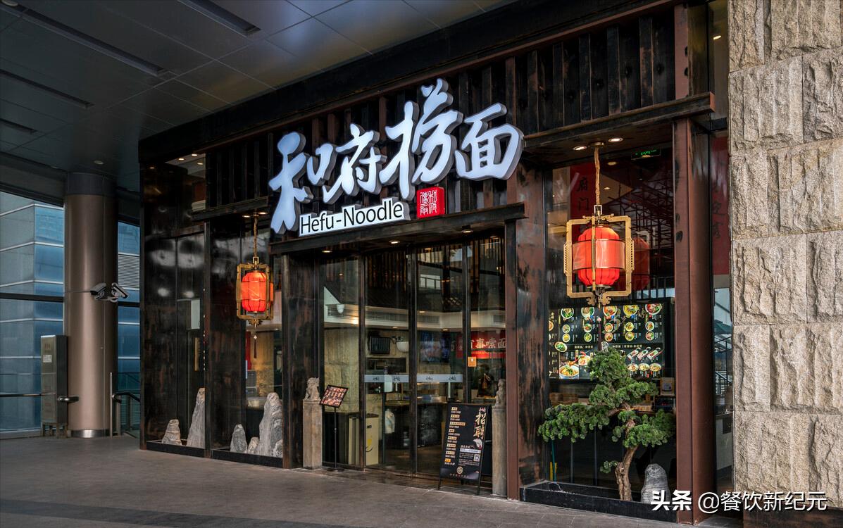 排队一小时就为了吃这碗黑色拉面,为什么吃一碗拉面需要排队几小时