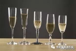 那个带唇印的红酒杯是什么杯？看完你就是朋友圈最懂葡萄酒杯的人