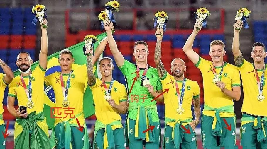 巴西男足夺冠拒穿中企赞助领奖服,巴西男足不领奖不穿中国服