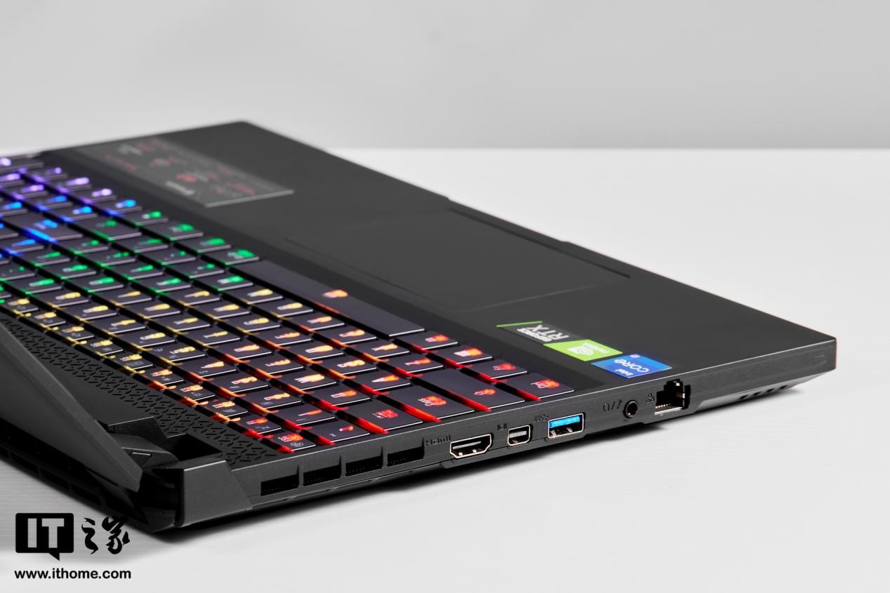 技嘉aorus15-w9笔记本评测,aorus15pxd和r9000k