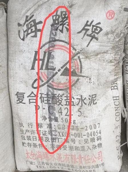惊呆，90多袋水泥都是假的？混凝土块用手一掰就断，这房谁还敢住