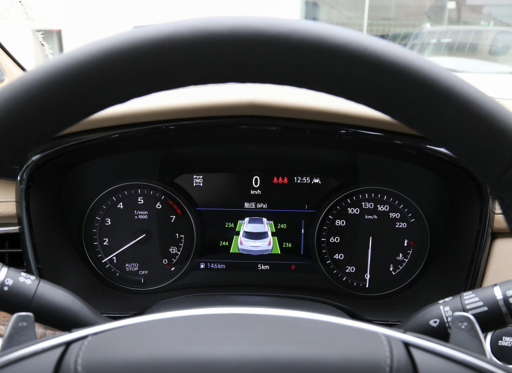 7万公里的凯迪拉克xt5值得买吗,凯迪拉克xt5百公里油耗多少