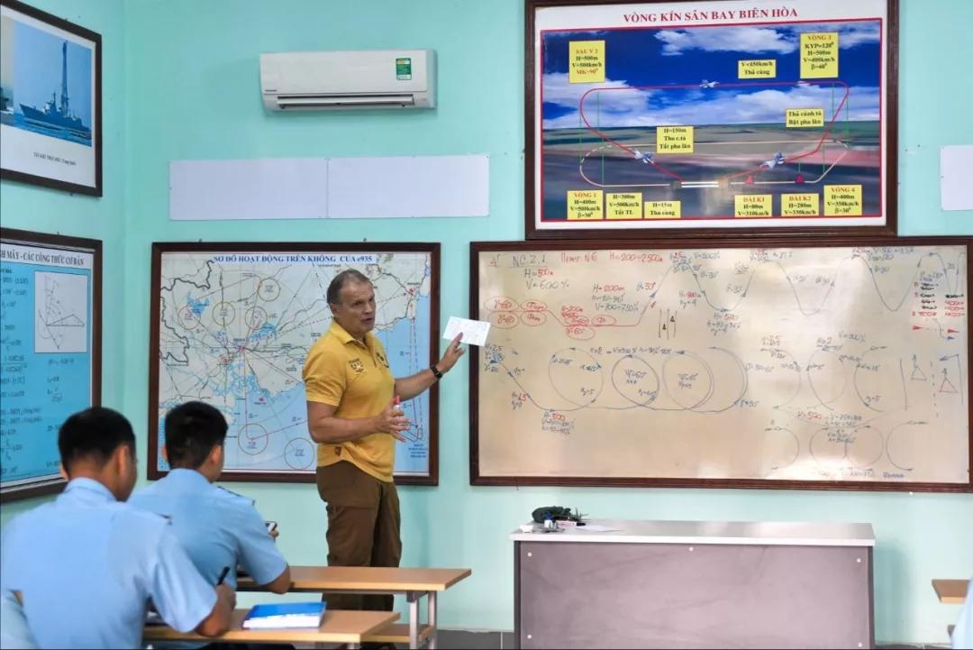 美国航母北约演练俄怎样应对,无人机对付美国航母