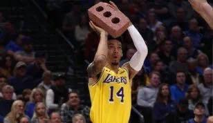 詹姆斯砍下16+10+8,詹姆斯40+18+9比赛回顾