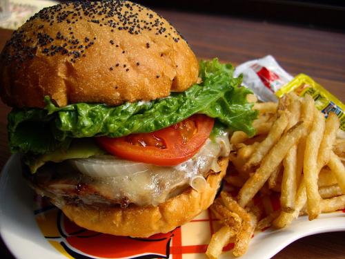 吸天地之灵气取日月之精华,人要吸收天地灵气吗