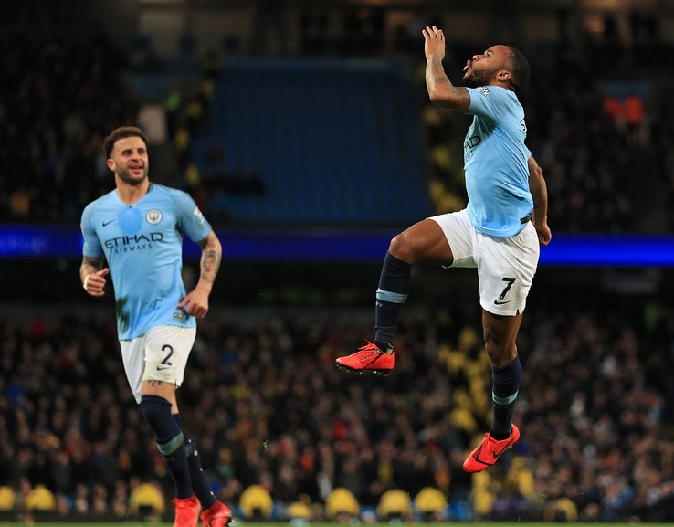 妖锋用搞笑进球告诉阿圭罗，运气来了闭上眼都能进球