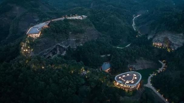 慢综艺之光拒绝剧本测评数十家“顶级”民宿，第一期就是浮云牧场