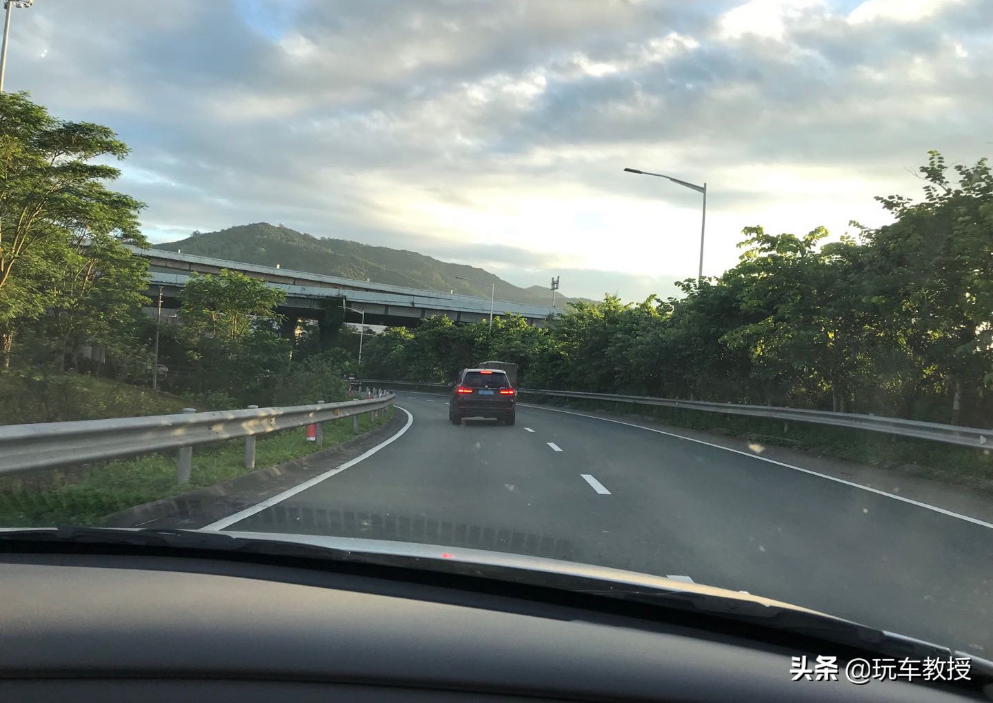 忘了他吧我开卡车养你完整版,忘掉他吧我养你什么梗