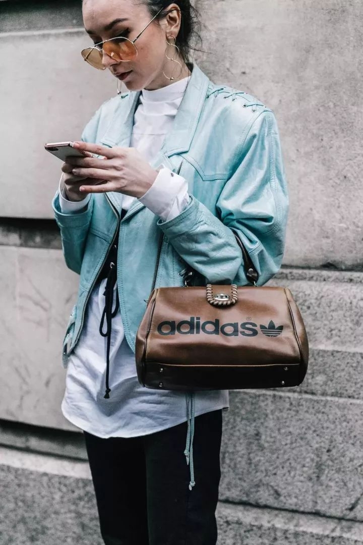 刘雯高圆圆必备私服,刘雯高圆圆女神都钟爱纯色连衣裙