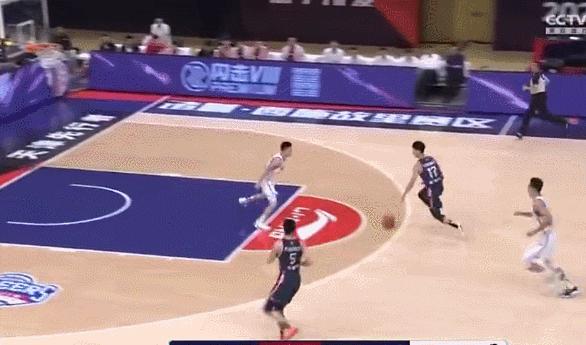 易建联生涯最高分19板6盖帽,易建联生涯最不可思议一球