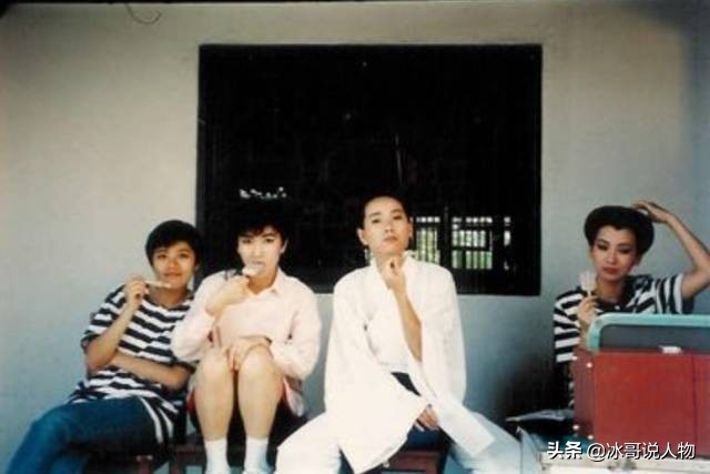 站起来的霍金图片,站起来的霍金