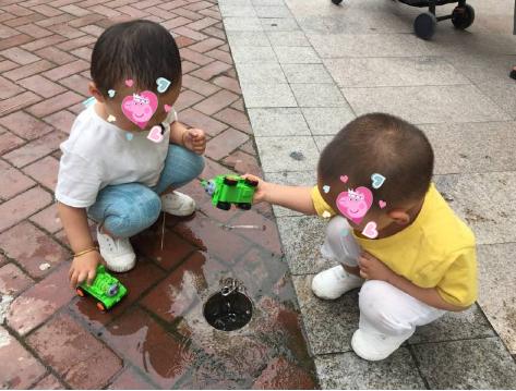 六岁孩子身上出现小红点要警惕,女童身上出现小红点