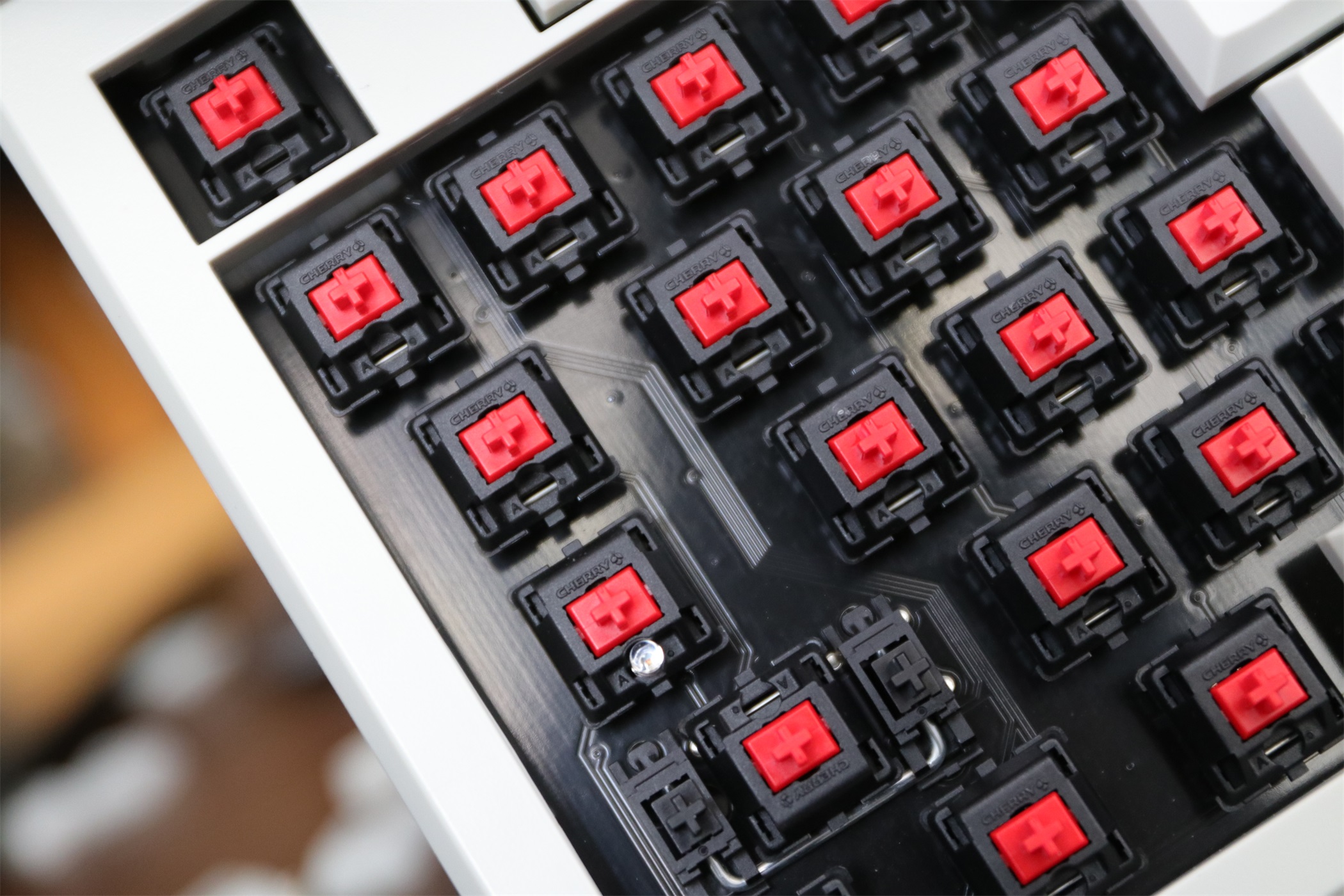 cherrymx2.0和ikbcc104哪个手感更好,cherrymx2.0s键盘怎么样