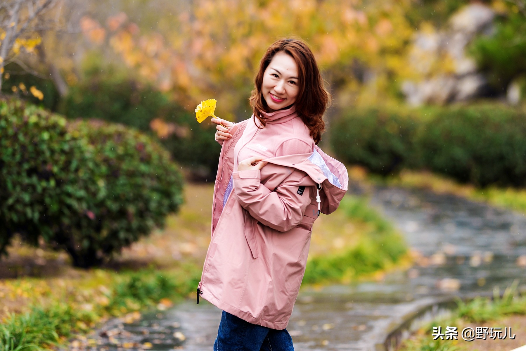 既时尚又实用的冲锋衣,简约而不简单的冲锋衣奢潮