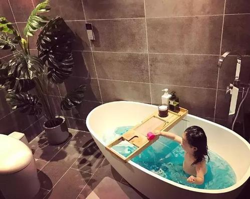 孩子抗拒洗头洗澡,三岁孩子抗拒洗澡怎么办