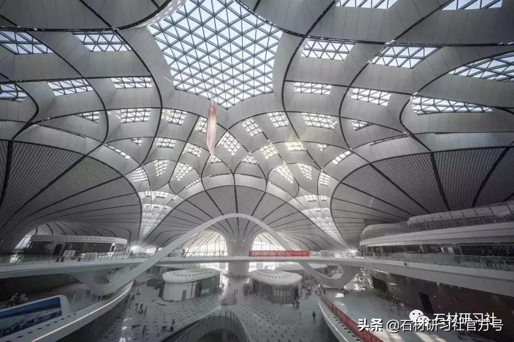金凤凰机场,北京大兴国际机场凤凰展翅航站楼