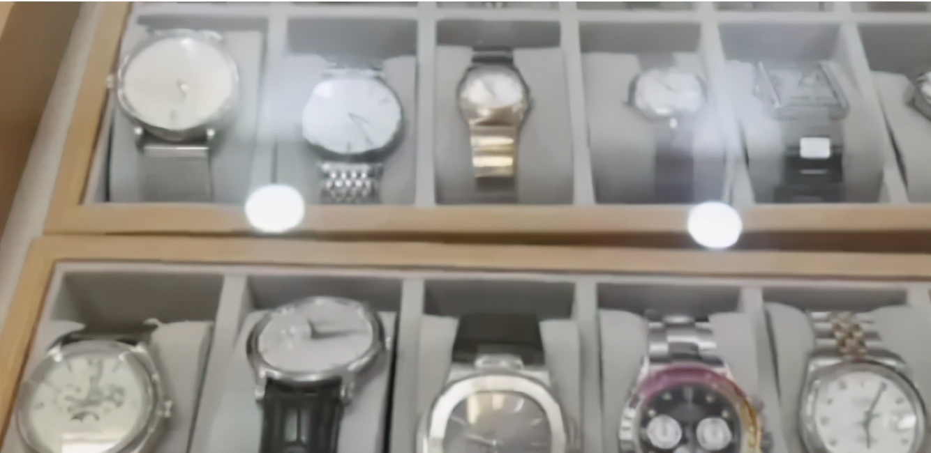 学生癫痫发作警察紧急送往医院,家长违章小孩惊厥交警紧急送医