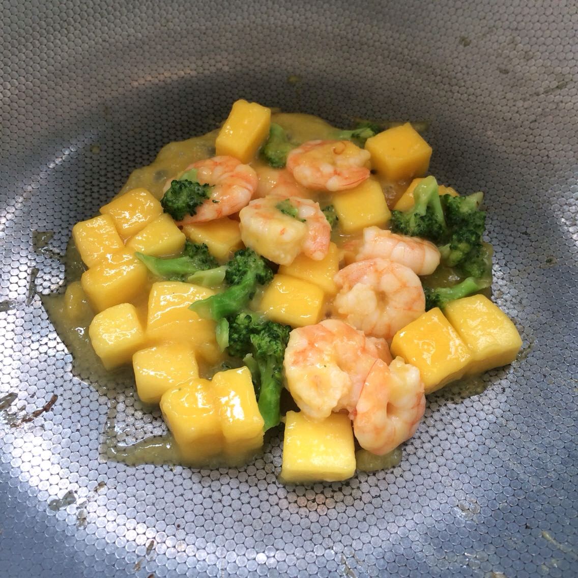 芒果炒虾仁和火龙果虾仁,芒果炒虾仁沙拉
