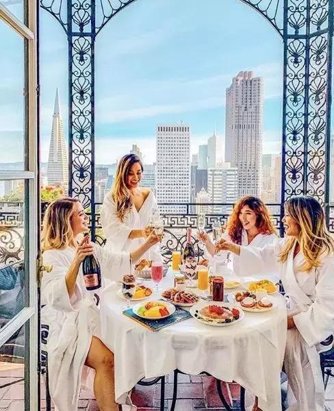 到这个大街小巷都能拍出ins风网红照的地方，过不一样的异域春节