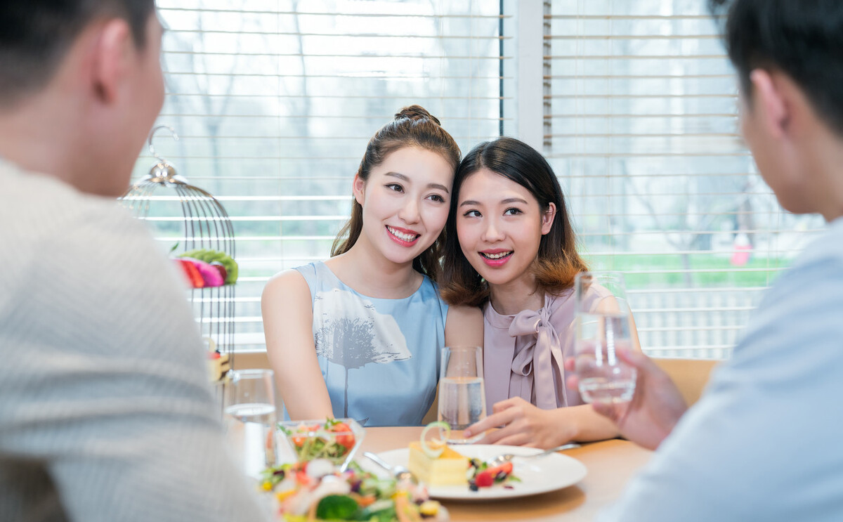 父母催着去相亲怎么办,年纪轻轻家里人催着相亲