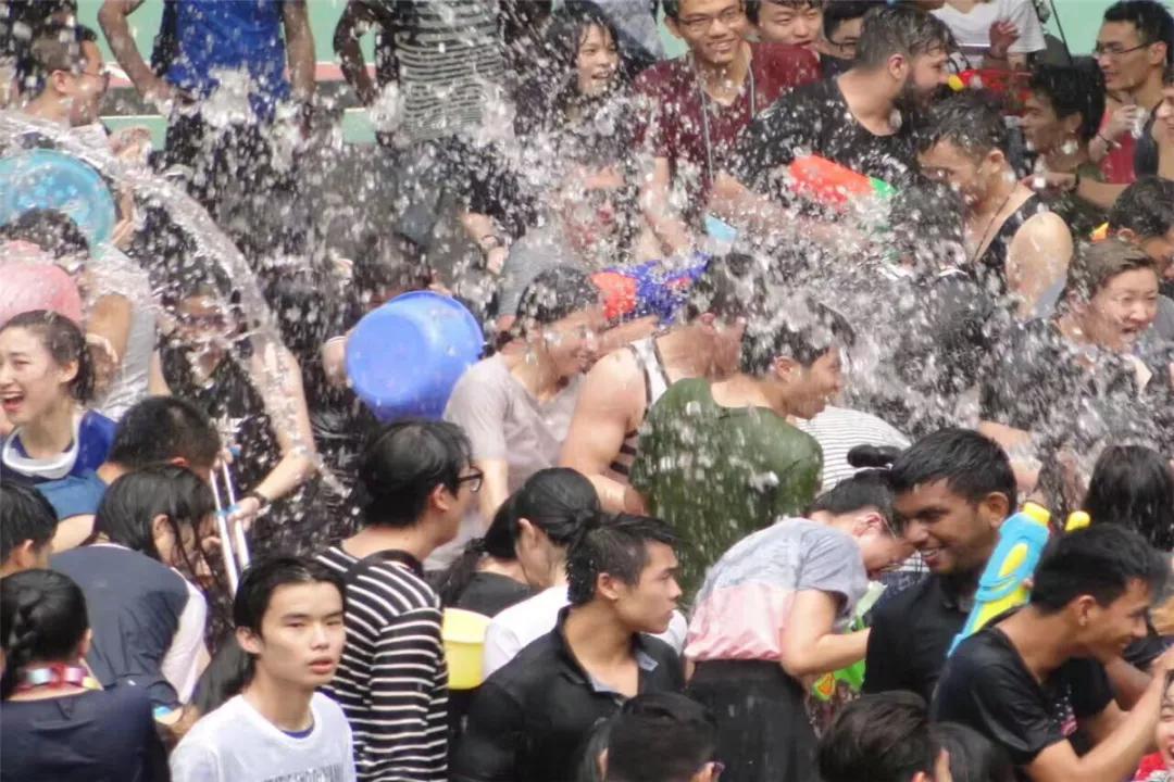 在别的城市上大学真的好吗,去哪个城市上大学最舒服