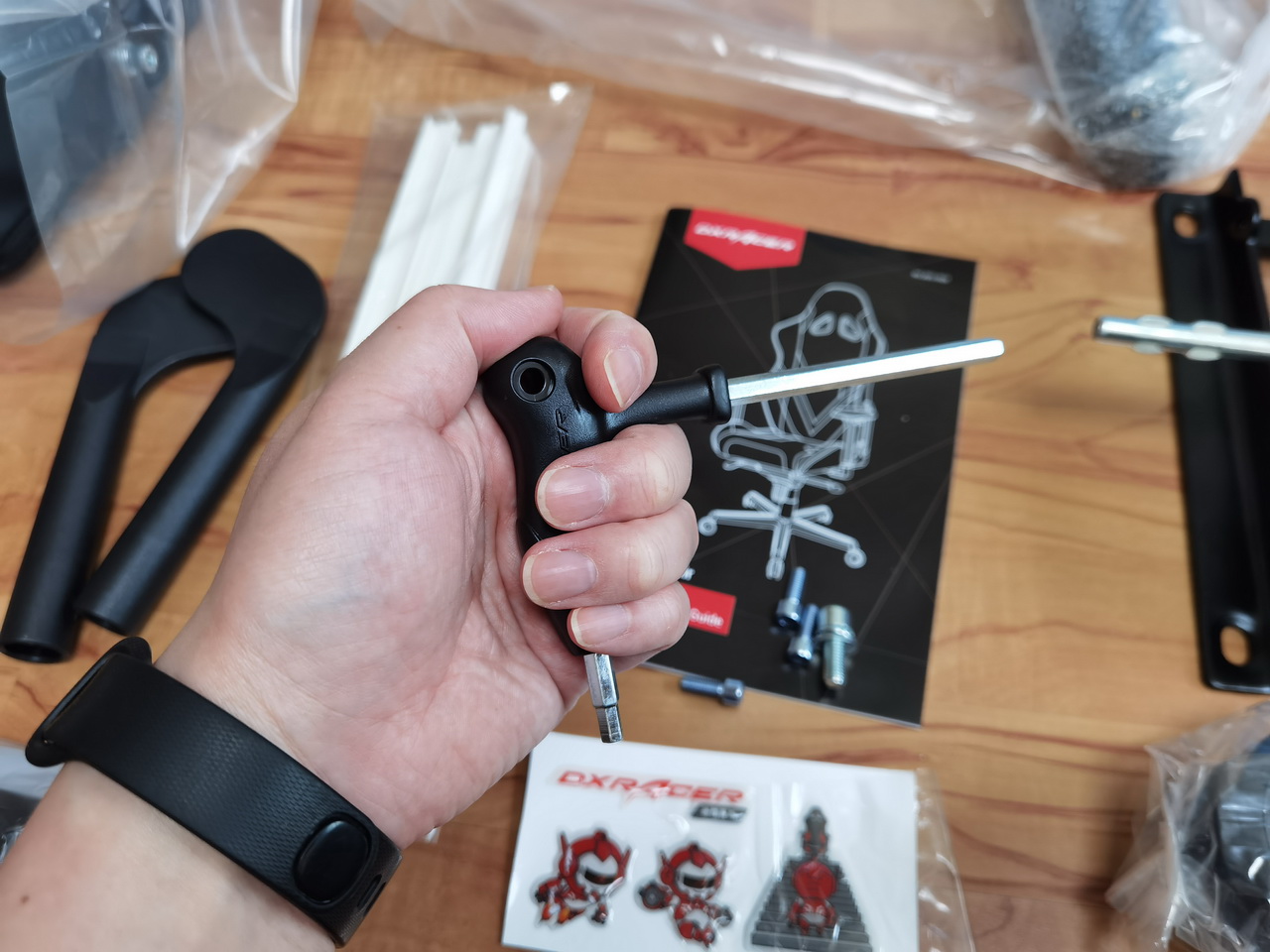 迪锐克斯dxracer电竞桌,甜品级显卡