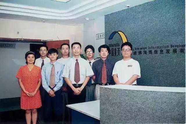 马云为什么做互联网,马云的翻译社经历