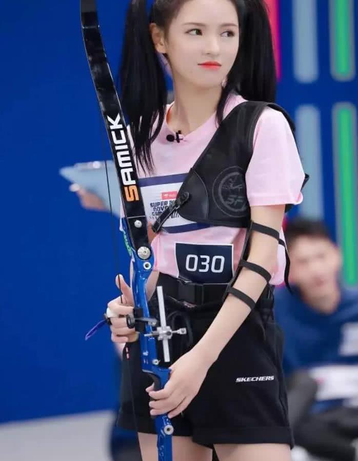 怎么让腿变得又细又直张予曦,张予曦穿长筒袜看不到赘肉