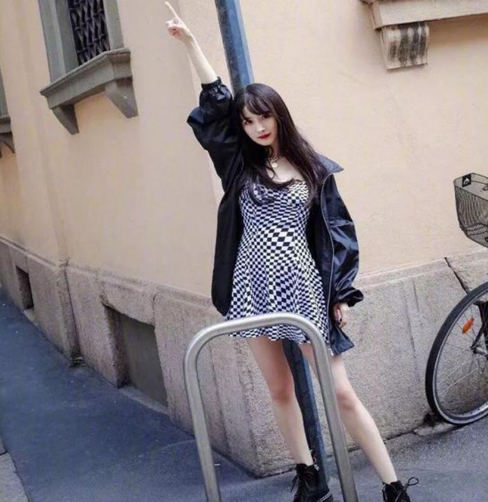 带货女王杨幂的百变减龄穿搭,杨幂的穿搭称得上教科书范本