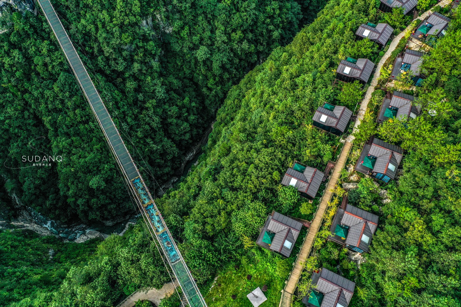 湖北恩施悬崖木屋,恩施最险的挂壁民宿