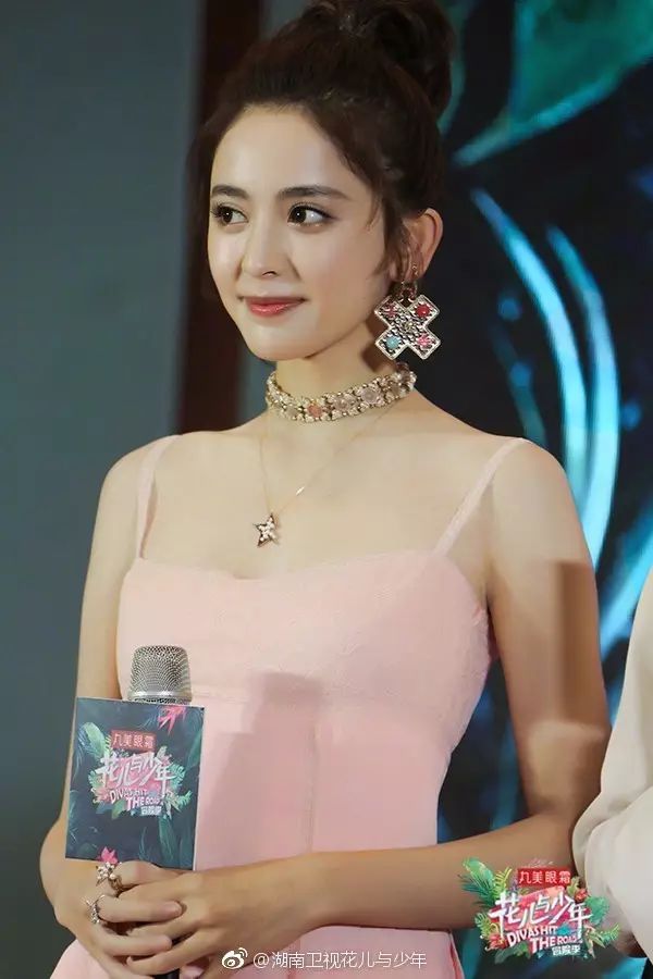 古力娜扎被男演员“抓胸”，霸气回应：心是脏的，看什么都是脏的