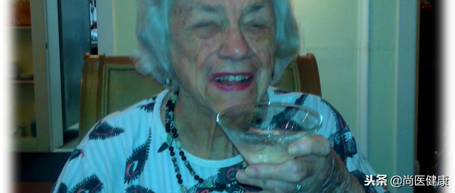 50多岁脸上有老年斑用哪些护肤品,50岁的男人脸上长老年斑怎么办