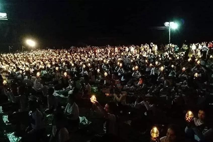 成千上万孔明灯视频,缅甸放飞孔明灯