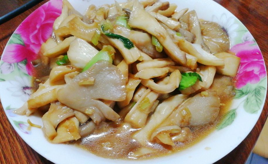 中秋国庆双节快乐丰盛的家宴,国庆中秋双节同庆晚餐