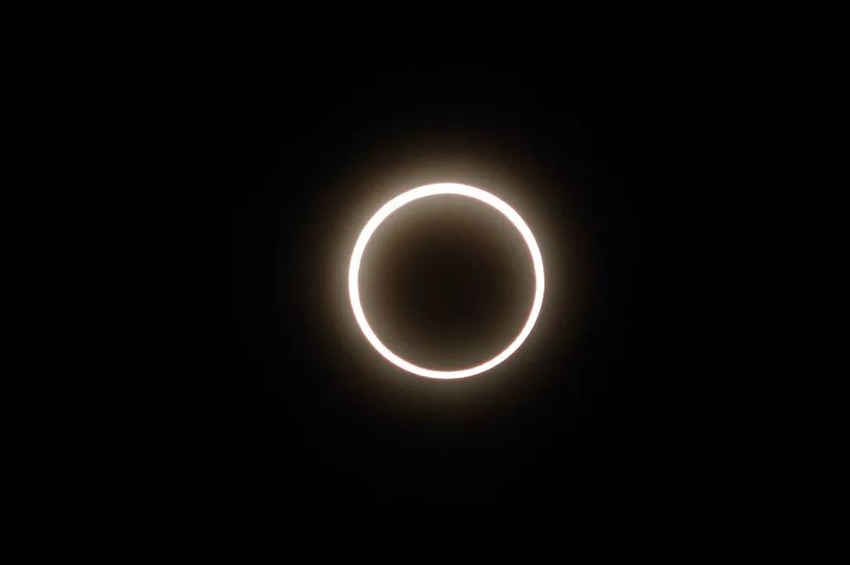 流浪地球：月球，爱你1000000万年