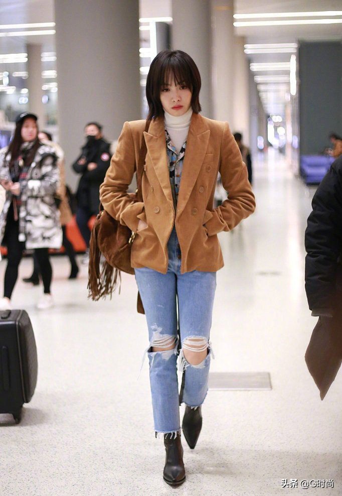 复古风潮来袭这件灯芯绒很火,红色灯芯绒复古风搭配