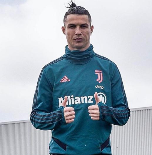 泪目c罗为马塞洛破例1次,c罗换新发型了