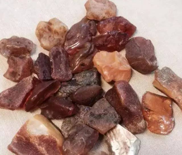 琥珀马丽散真假辨别,马丽散蜜蜡怎么鉴别