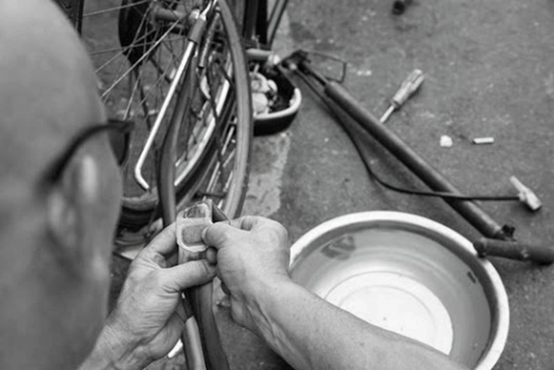 “我想要一辆新的自行车”,虚荣心之下,二八自行车看起来好旧呀