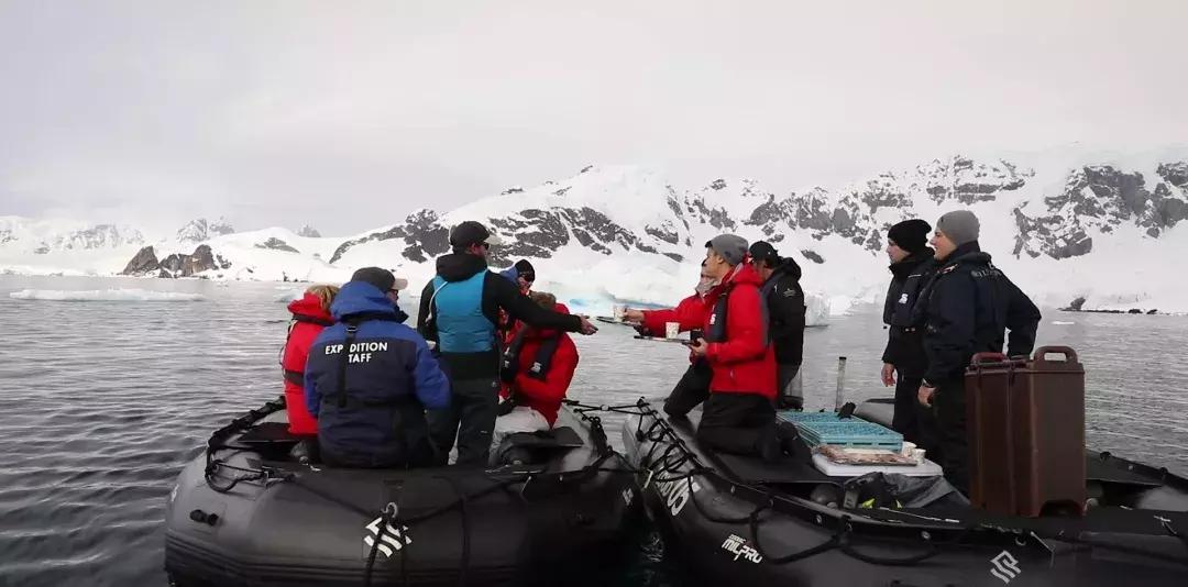 皮艇上漂流,皮筏艇海上