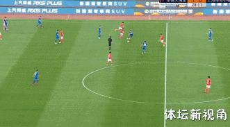 韦世豪手接皮球,上港国脚暴力飞铲