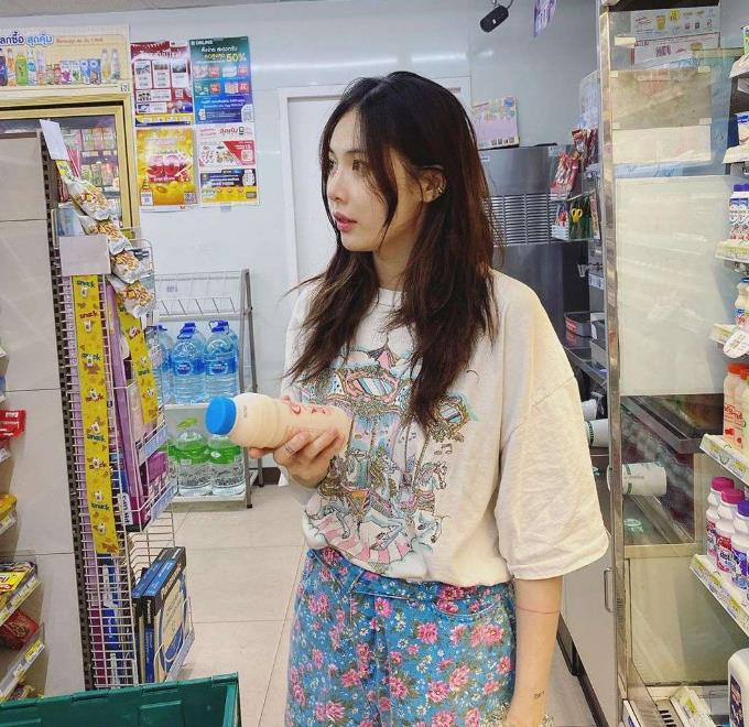 日常泫雅风发型,jennie超短裙造型走泫雅风