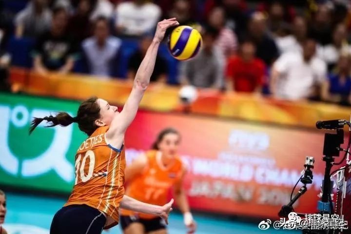胡进扣球,排球胡进