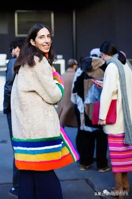 红色长大衣和黑色长大衣哪个好看,小个子穿长大衣怎么搭配好看