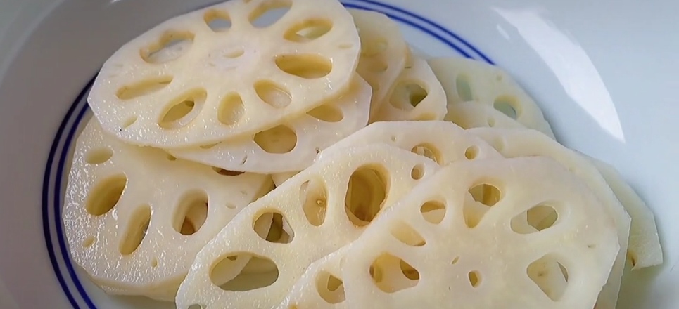 莲藕清洗淤泥法,清洗莲藕里面的泥